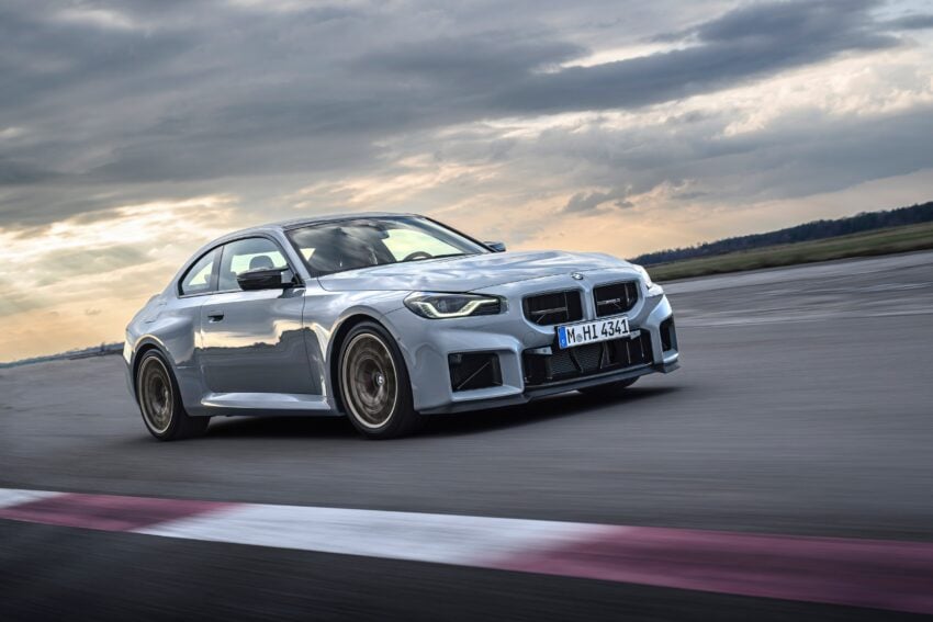 2025 G87 BMW M2 CS 全球首发, 3.0L六缸涡轮引擎的德系双门跑房, 3.8秒破百, 极速302km/h, 前置引擎后轮驱动 297268
