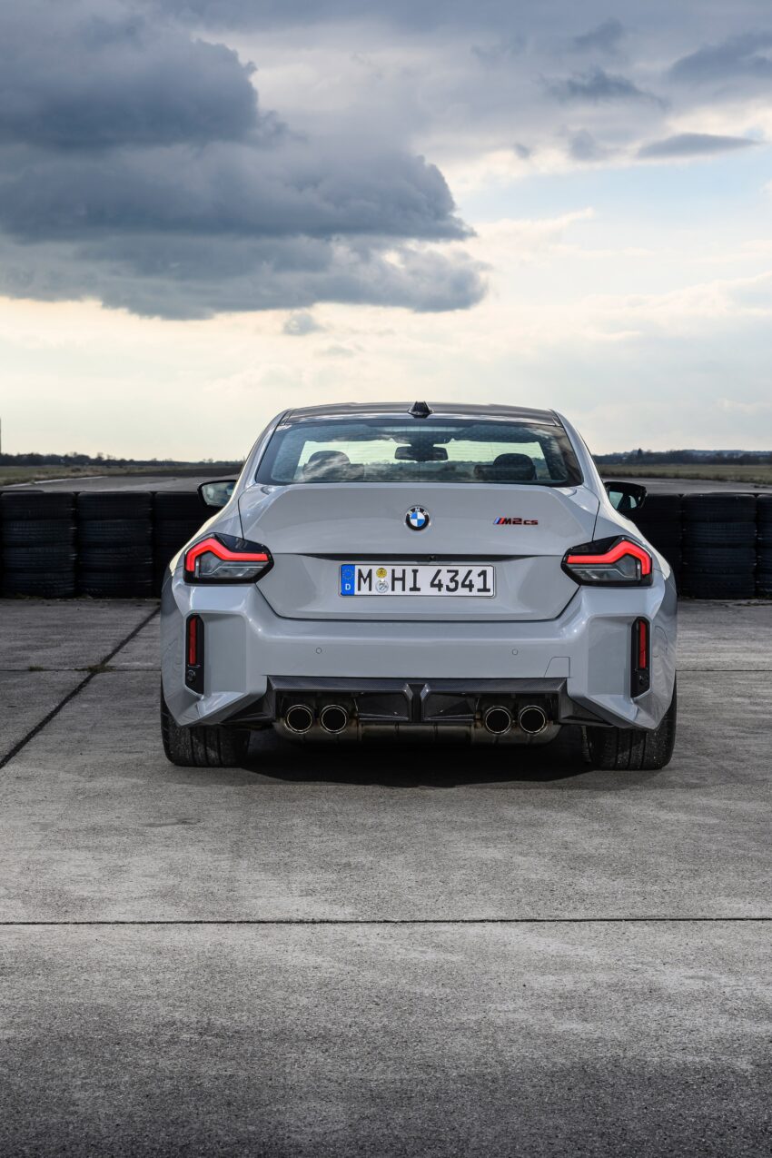 2025 G87 BMW M2 CS 全球首发, 3.0L六缸涡轮引擎的德系双门跑房, 3.8秒破百, 极速302km/h, 前置引擎后轮驱动 297295