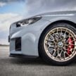 2025 G87 BMW M2 CS 全球首发, 3.0L六缸涡轮引擎的德系双门跑房, 3.8秒破百, 极速302km/h, 前置引擎后轮驱动
