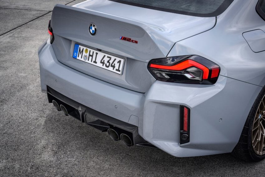 2025 G87 BMW M2 CS 全球首发, 3.0L六缸涡轮引擎的德系双门跑房, 3.8秒破百, 极速302km/h, 前置引擎后轮驱动 297299