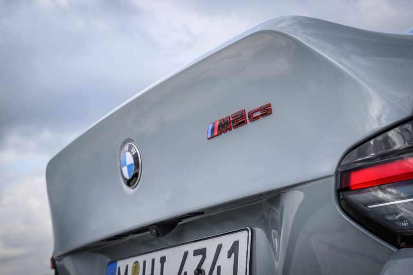 2025 G87 BMW M2 CS 全球首发, 3.0L六缸涡轮引擎的德系双门跑房, 3.8秒破百, 极速302km/h, 前置引擎后轮驱动 297300