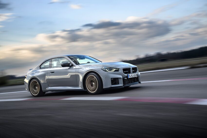 2025 G87 BMW M2 CS 全球首发, 3.0L六缸涡轮引擎的德系双门跑房, 3.8秒破百, 极速302km/h, 前置引擎后轮驱动 297269