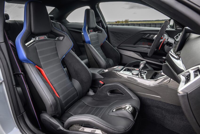 2025 G87 BMW M2 CS 全球首发, 3.0L六缸涡轮引擎的德系双门跑房, 3.8秒破百, 极速302km/h, 前置引擎后轮驱动 297308