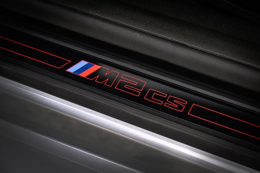2025 G87 BMW M2 CS 全球首发, 3.0L六缸涡轮引擎的德系双门跑房, 3.8秒破百, 极速302km/h, 前置引擎后轮驱动 297310