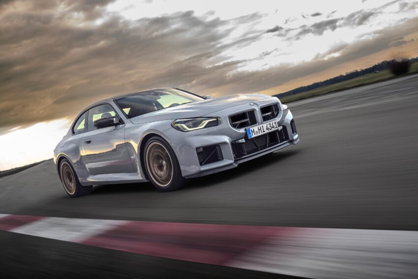 2025 G87 BMW M2 CS 全球首发, 3.0L六缸涡轮引擎的德系双门跑房, 3.8秒破百, 极速302km/h, 前置引擎后轮驱动 297270