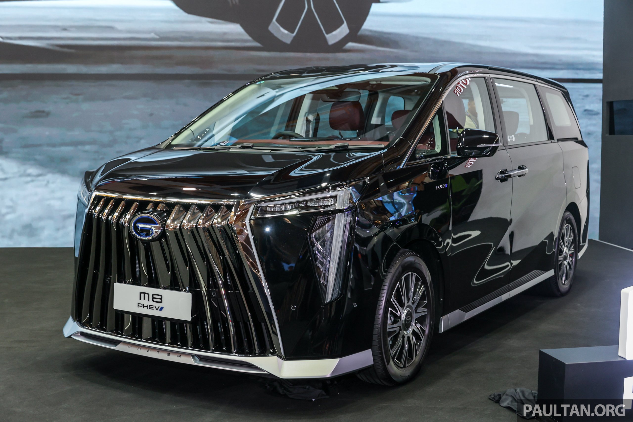 广汽 GAC M8 本地开放预订！中系大型豪华MPV，搭载 PHEV 插混系统，综合续航里程破1,000km，售RM333k起
