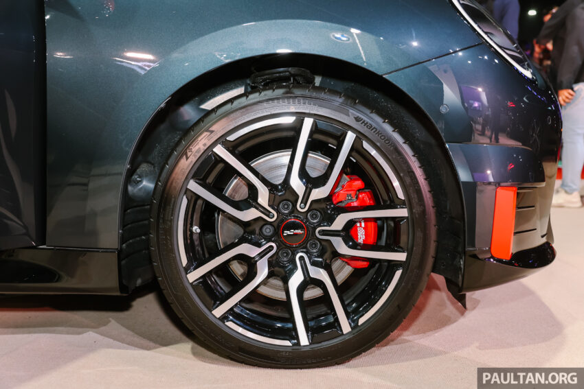 纯电动 MINI John Cooper Works 亮相2025马来西亚车展, 5.9秒破百, 极速200km/h, 续航里程371公里, 从21.9万起 295630