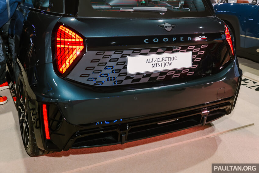 纯电动 MINI John Cooper Works 亮相2025马来西亚车展, 5.9秒破百, 极速200km/h, 续航里程371公里, 从21.9万起 295632