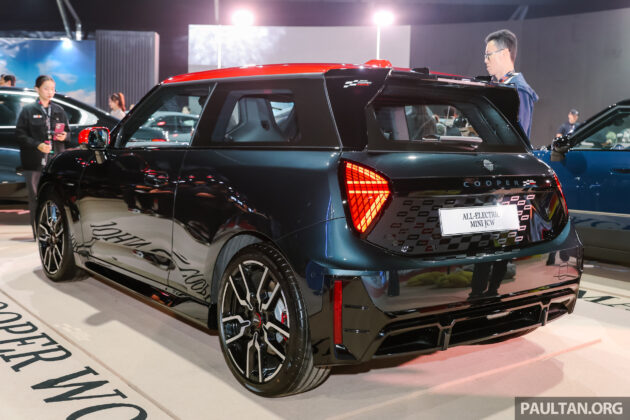 纯电动 MINI John Cooper Works 亮相2025马来西亚车展, 5.9秒破百, 极速200km/h, 续航里程371公里, 从21.9万起