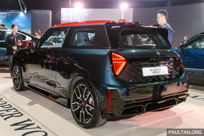 纯电动 MINI John Cooper Works 亮相2025马来西亚车展, 5.9秒破百, 极速200km/h, 续航里程371公里, 从21.9万起 295618