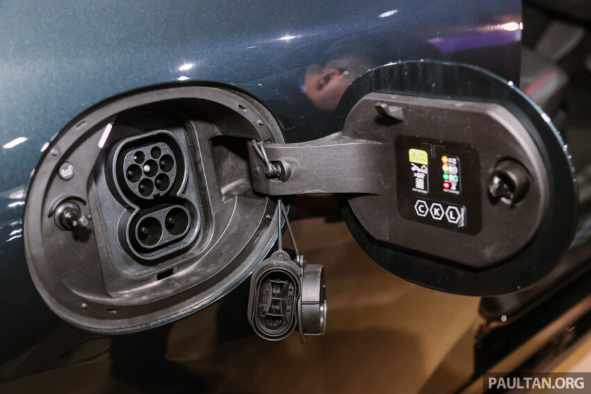 纯电动 MINI John Cooper Works 亮相2025马来西亚车展, 5.9秒破百, 极速200km/h, 续航里程371公里, 从21.9万起 295638