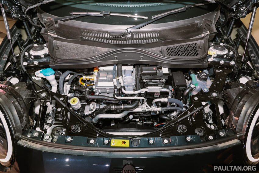 纯电动 MINI John Cooper Works 亮相2025马来西亚车展, 5.9秒破百, 极速200km/h, 续航里程371公里, 从21.9万起 295639