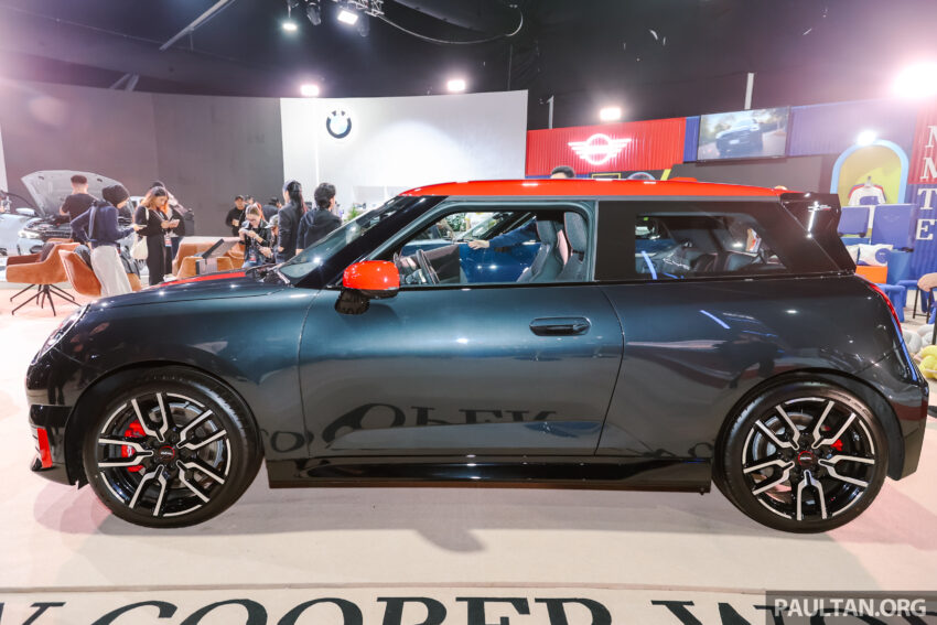 纯电动 MINI John Cooper Works 亮相2025马来西亚车展, 5.9秒破百, 极速200km/h, 续航里程371公里, 从21.9万起 295619