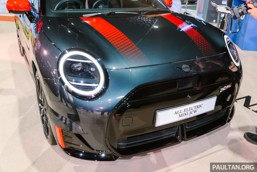 纯电动 MINI John Cooper Works 亮相2025马来西亚车展, 5.9秒破百, 极速200km/h, 续航里程371公里, 从21.9万起 295621