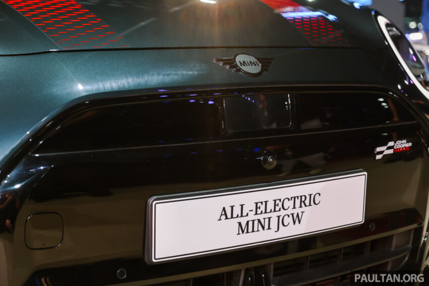 纯电动 MINI John Cooper Works 亮相2025马来西亚车展, 5.9秒破百, 极速200km/h, 续航里程371公里, 从21.9万起 295624