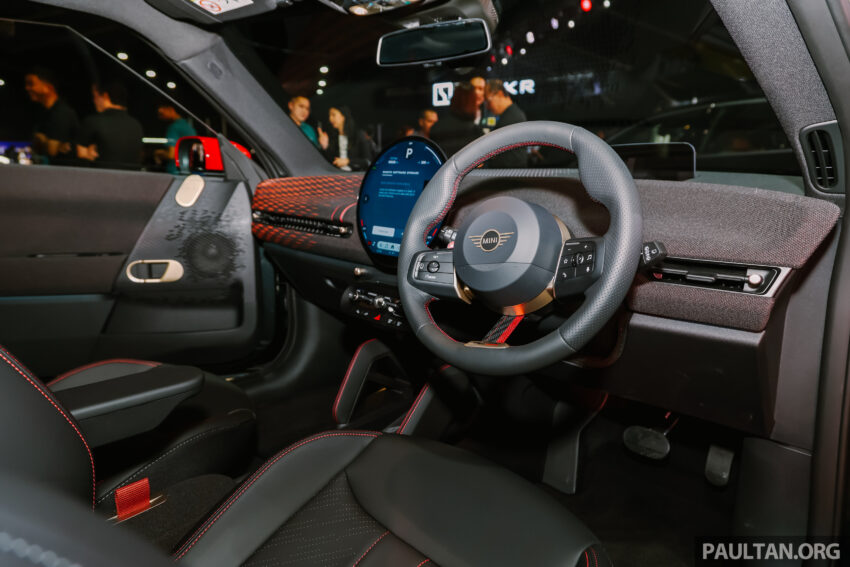 纯电动 MINI John Cooper Works 亮相2025马来西亚车展, 5.9秒破百, 极速200km/h, 续航里程371公里, 从21.9万起 295641