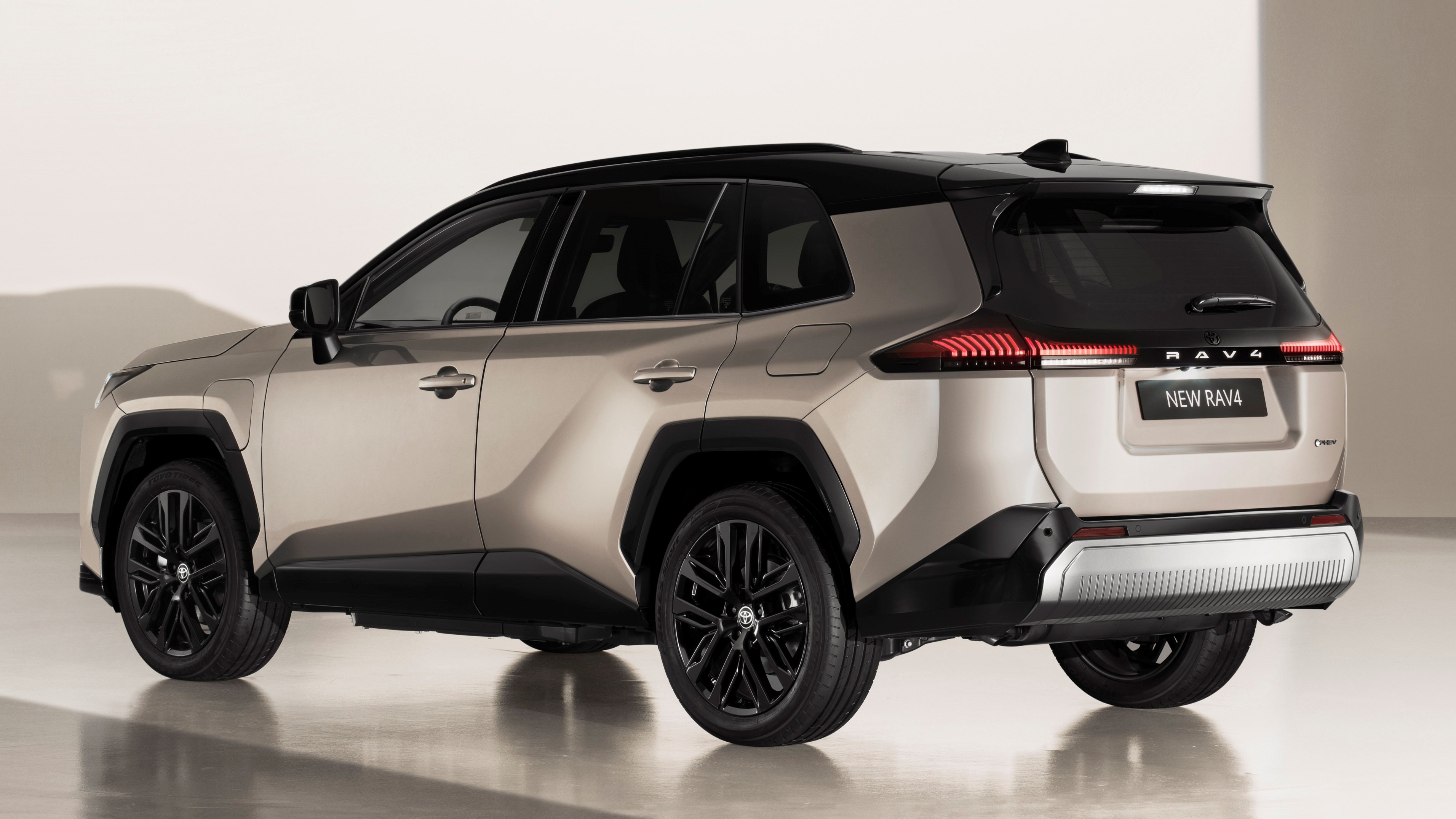 全新六代 2026 Toyota RAV4 全球首发！三种不同外型面貌和多种动力，搭 Toyota Safety Sense 4.0，支持自动变道