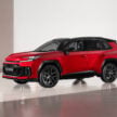 全新六代 2026 Toyota RAV4 全球首发！三种不同外型面貌和多种动力，搭 Toyota Safety Sense 4.0，支持自动变道
