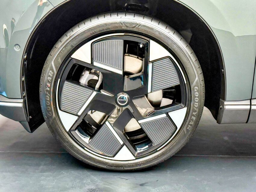 中国媒体曝光 Volvo XC70 完整外观照, 品牌首款RE-PHEV 296725