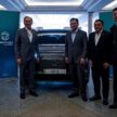首相安华亲身试驾 Proton eMas 7，盛赞其为大马人的骄傲