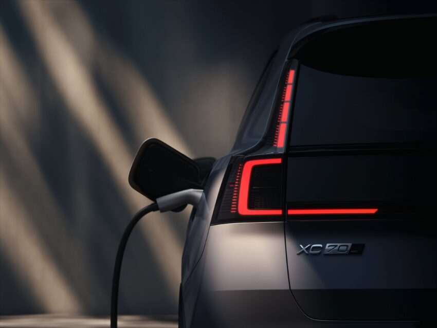 全新 Volvo XC70 官方预告图首发, 定位增程式混合动力 (RE-PHEV) , 有传统内燃式引擎, 纯电续航里程达200公里 295385