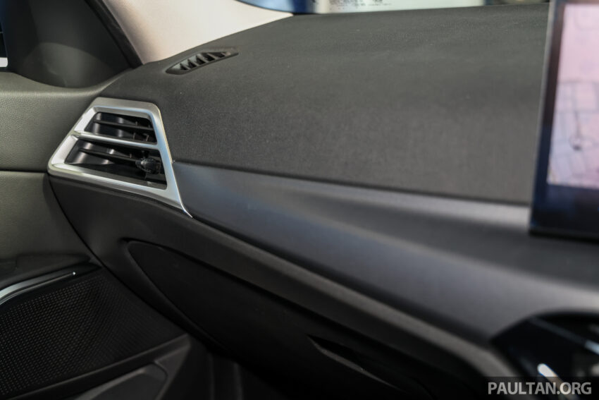 2025 BMW 320i Sport 小升级版官方价格出炉！搭载全速域 ACC 自适应巡航控制、内装小幅调整，售RM265,800起 300090