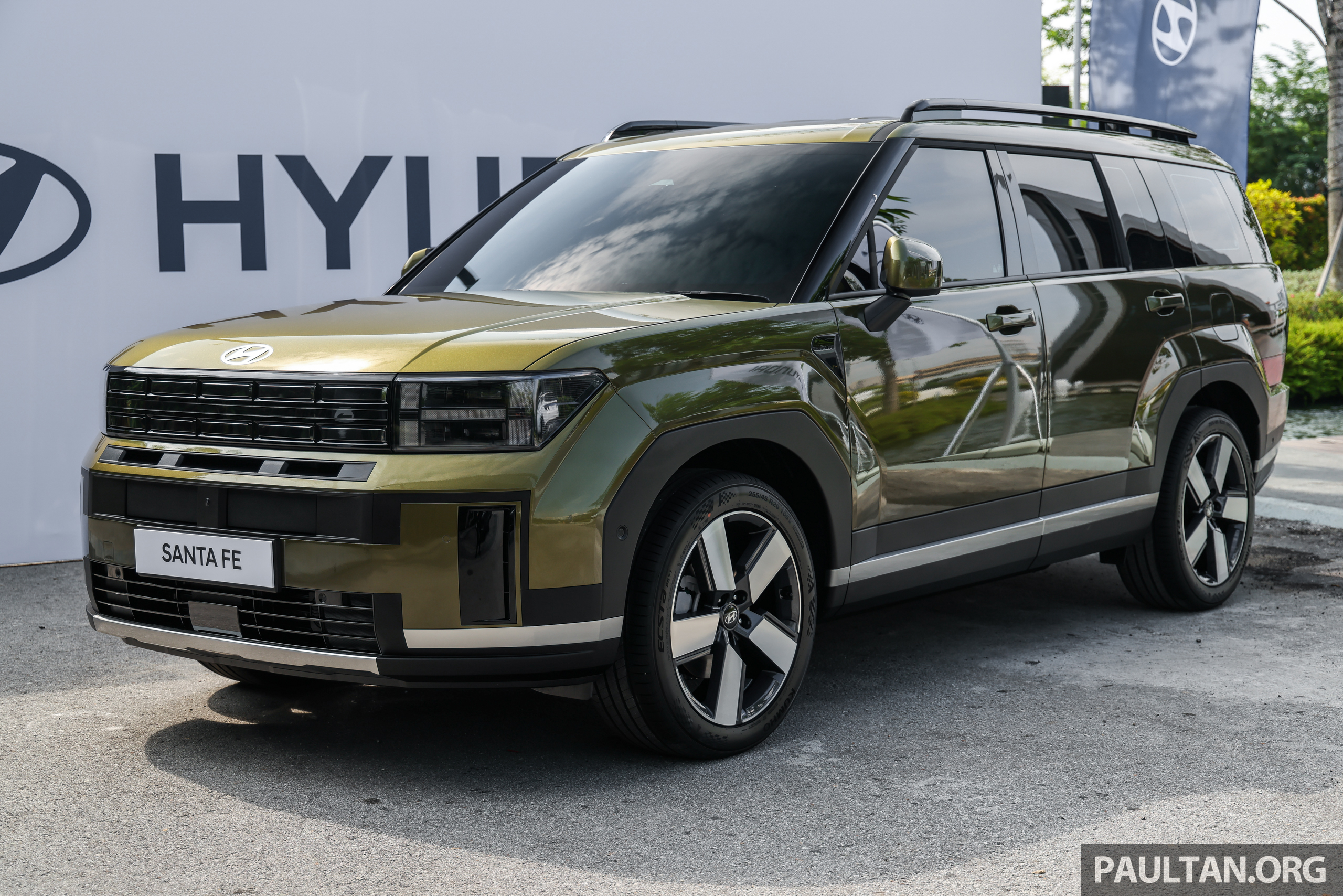 全新第五代 2025 Hyundai Santa Fe 于本地亮相！提供 1.6T 混动和 2.5T 汽油引擎两种版本，7月2日正式发布