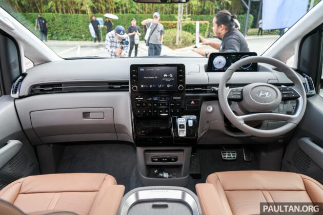 2025 Hyundai Staria 本地预览, 重新引进七人座高端版本, 搭载2.2L四缸柴油涡轮引擎+8AT变速箱, 7月2日正式发布
