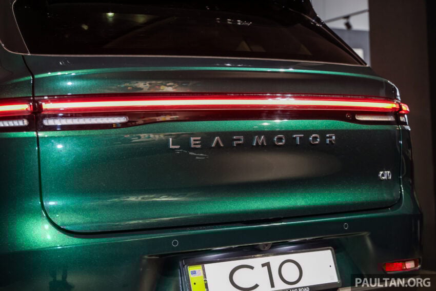 2025 Leapmotor C10 升级版陈列室实拍, 配备加料却同时降价, 如今只需12.5万, 比之前便宜3.4万, 续航里程424公里 298904