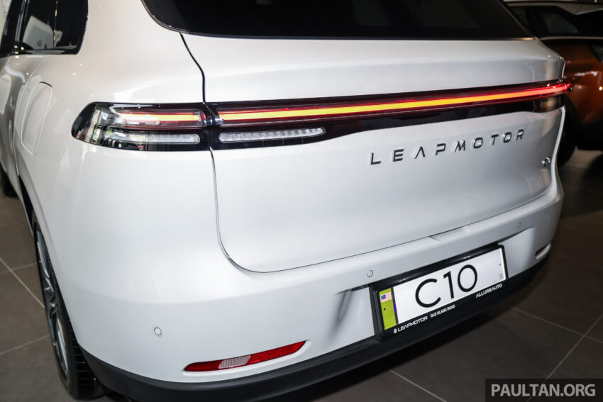 2025 Leapmotor C10 升级版陈列室实拍, 配备加料却同时降价, 如今只需12.5万, 比之前便宜3.4万, 续航里程424公里 298915
