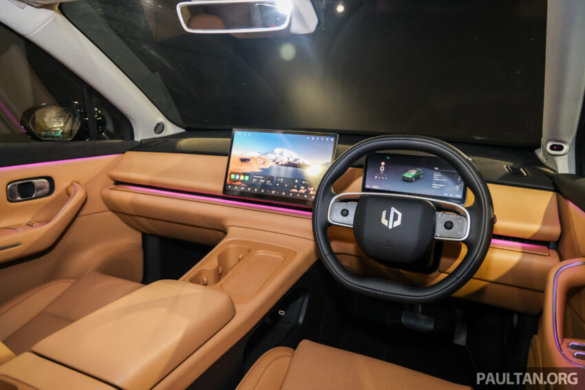 2025 Leapmotor C10 升级版陈列室实拍, 配备加料却同时降价, 如今只需12.5万, 比之前便宜3.4万, 续航里程424公里 298936