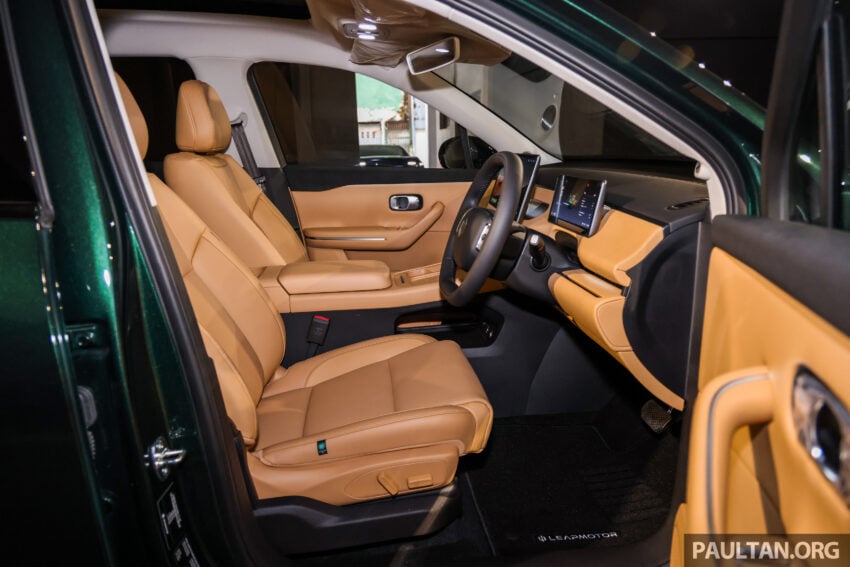 2025 Leapmotor C10 升级版陈列室实拍, 配备加料却同时降价, 如今只需12.5万, 比之前便宜3.4万, 续航里程424公里 298941