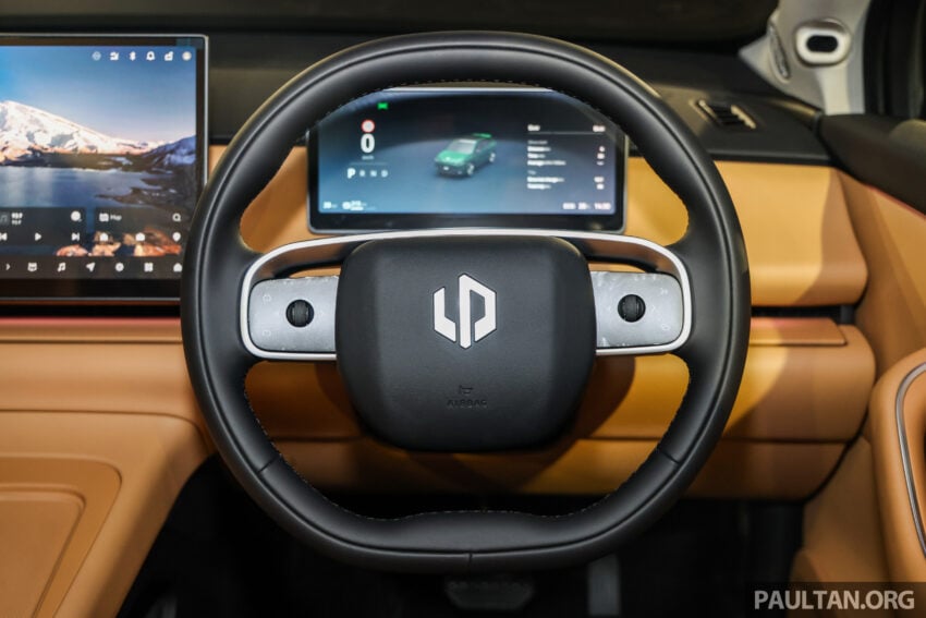 2025 Leapmotor C10 升级版陈列室实拍, 配备加料却同时降价, 如今只需12.5万, 比之前便宜3.4万, 续航里程424公里 298918