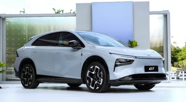 小鹏 Xpeng G7 中国正式发布, 比G6更大且售价更高的纯电动SUV, 续航里程可达702公里, 搭载L3半自动驾驶辅助配套