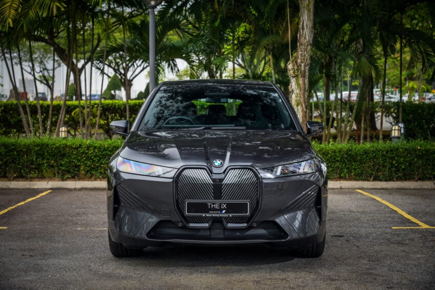 2025 BMW iX 小改款登陆大马, 提供 xDrive45 Sport 与 xDrive60 M Sport Pro, 续航里程达701公里, 售RM426k起 303259