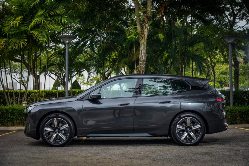 2025 BMW iX 小改款登陆大马, 提供 xDrive45 Sport 与 xDrive60 M Sport Pro, 续航里程达701公里, 售RM426k起 303261