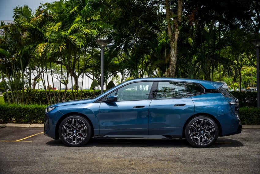 2025 BMW iX 小改款登陆大马, 提供 xDrive45 Sport 与 xDrive60 M Sport Pro, 续航里程达701公里, 售RM426k起 303285