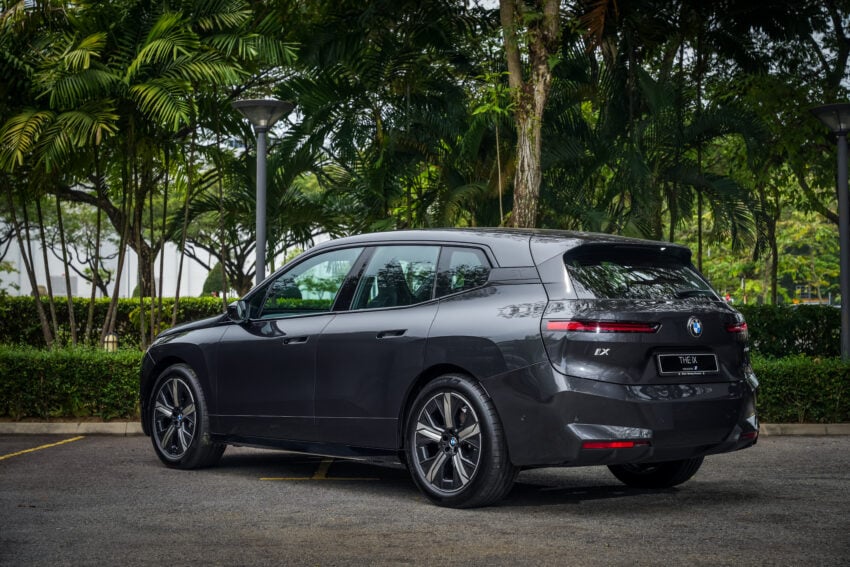 2025 BMW iX 小改款登陆大马, 提供 xDrive45 Sport 与 xDrive60 M Sport Pro, 续航里程达701公里, 售RM426k起 303262