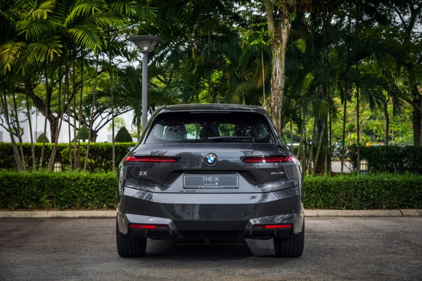 2025 BMW iX 小改款登陆大马, 提供 xDrive45 Sport 与 xDrive60 M Sport Pro, 续航里程达701公里, 售RM426k起 303263
