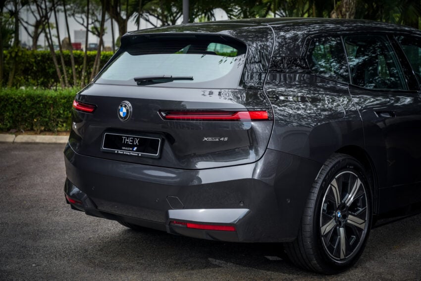 2025 BMW iX 小改款登陆大马, 提供 xDrive45 Sport 与 xDrive60 M Sport Pro, 续航里程达701公里, 售RM426k起 303266