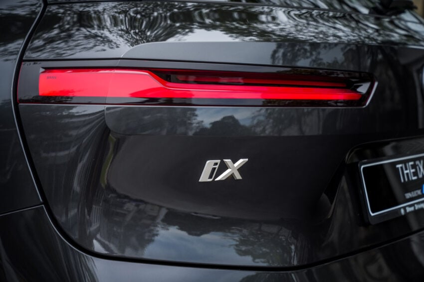 2025 BMW iX 小改款登陆大马, 提供 xDrive45 Sport 与 xDrive60 M Sport Pro, 续航里程达701公里, 售RM426k起 303267