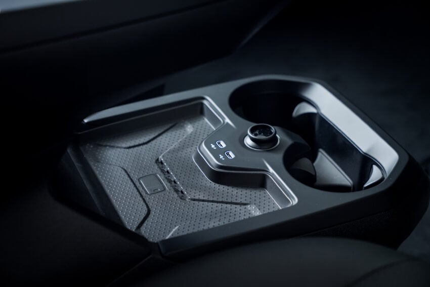 2025 BMW iX 小改款登陆大马, 提供 xDrive45 Sport 与 xDrive60 M Sport Pro, 续航里程达701公里, 售RM426k起 303277