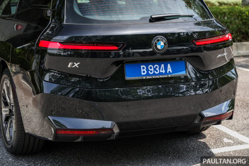 2025 BMW iX 小改款登陆大马, 提供 xDrive45 Sport 与 xDrive60 M Sport Pro, 续航里程达701公里, 售RM426k起 303364