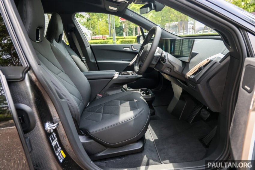 2025 BMW iX 小改款登陆大马, 提供 xDrive45 Sport 与 xDrive60 M Sport Pro, 续航里程达701公里, 售RM426k起 303367