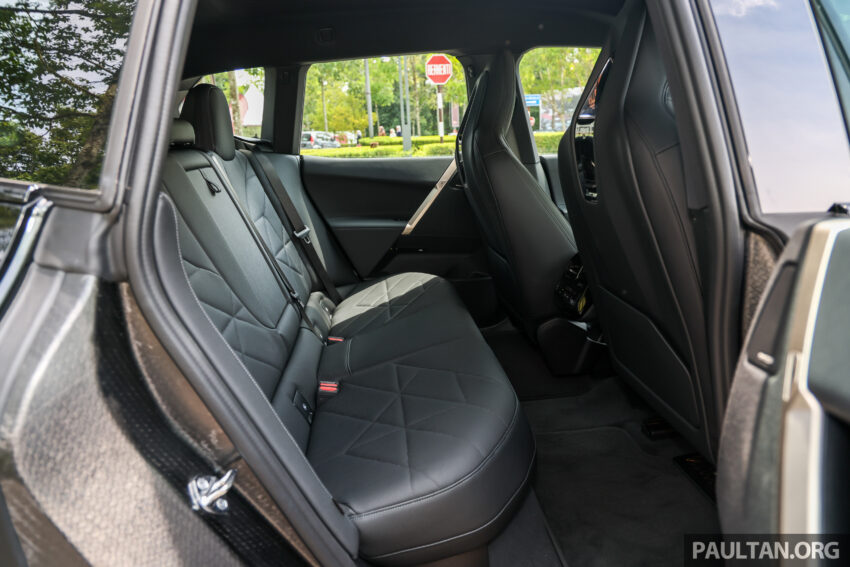 2025 BMW iX 小改款登陆大马, 提供 xDrive45 Sport 与 xDrive60 M Sport Pro, 续航里程达701公里, 售RM426k起 303369