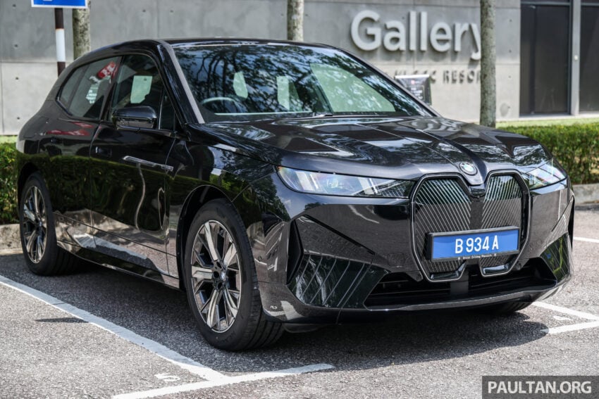 2025 BMW iX 小改款登陆大马, 提供 xDrive45 Sport 与 xDrive60 M Sport Pro, 续航里程达701公里, 售RM426k起 303354