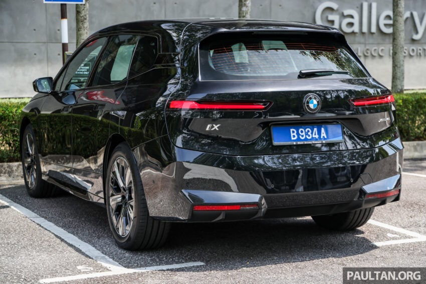 2025 BMW iX 小改款登陆大马, 提供 xDrive45 Sport 与 xDrive60 M Sport Pro, 续航里程达701公里, 售RM426k起 303357