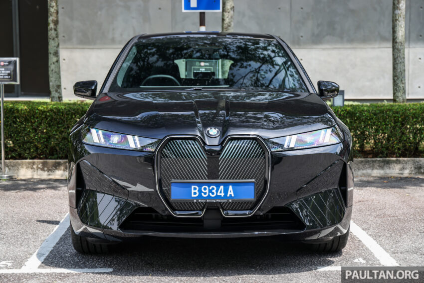 2025 BMW iX 小改款登陆大马, 提供 xDrive45 Sport 与 xDrive60 M Sport Pro, 续航里程达701公里, 售RM426k起 303358