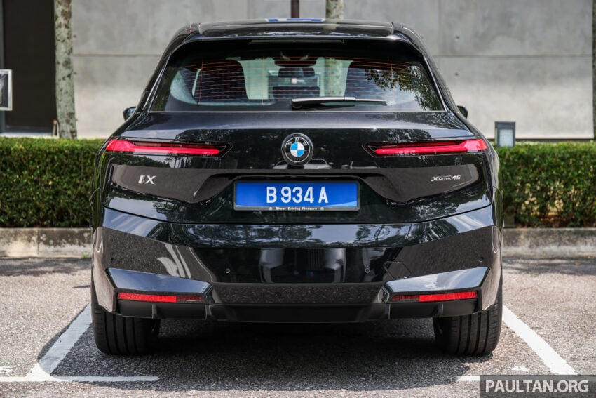 2025 BMW iX 小改款登陆大马, 提供 xDrive45 Sport 与 xDrive60 M Sport Pro, 续航里程达701公里, 售RM426k起 303359