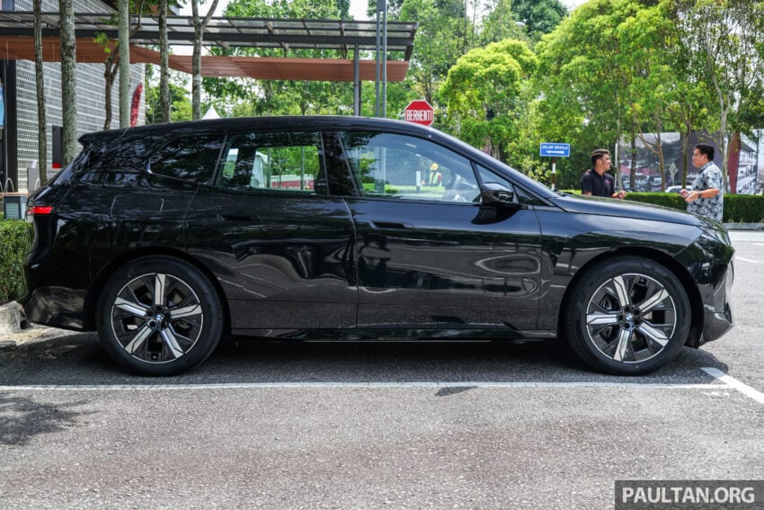 2025 BMW iX 小改款登陆大马, 提供 xDrive45 Sport 与 xDrive60 M Sport Pro, 续航里程达701公里, 售RM426k起 303360